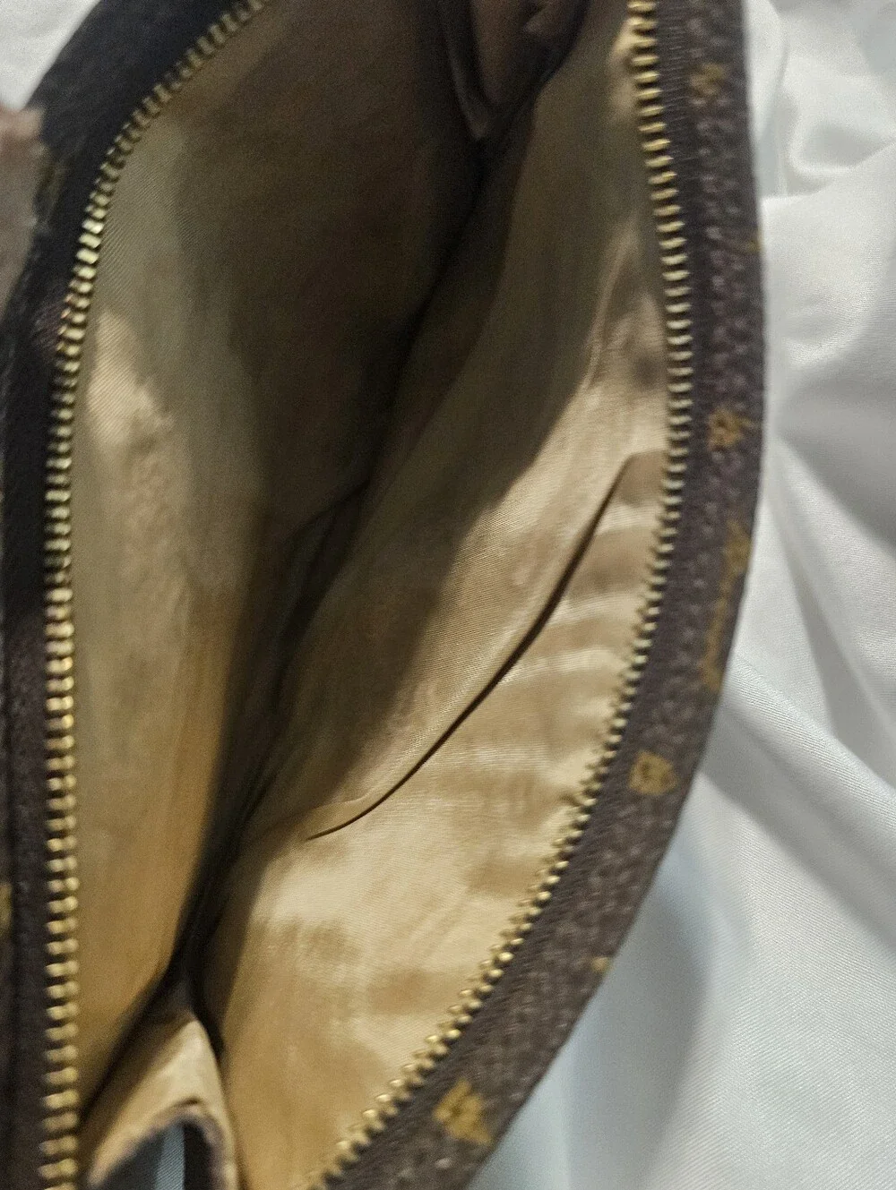 Louis Vuitton pochette rubbing